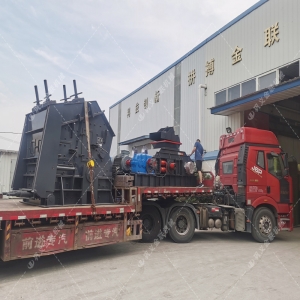 1000*700液壓對輥制砂機，1210反擊破發(fā)往四川