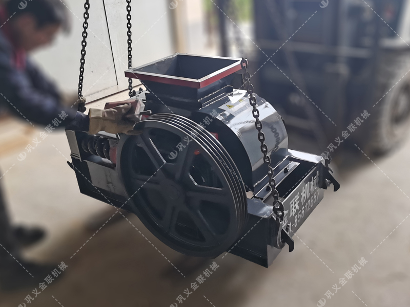 2PG250x250小型對輥破碎機(jī)發(fā)貨圖片_實(shí)驗室用_發(fā)往云南瑞麗